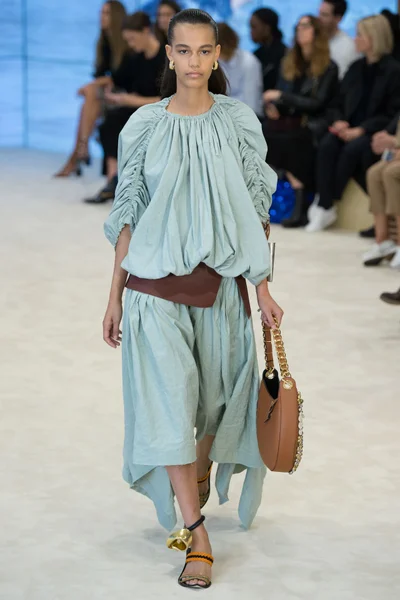Look 19